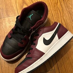 Nike Men's Burgundy, Black, and White Sneakers